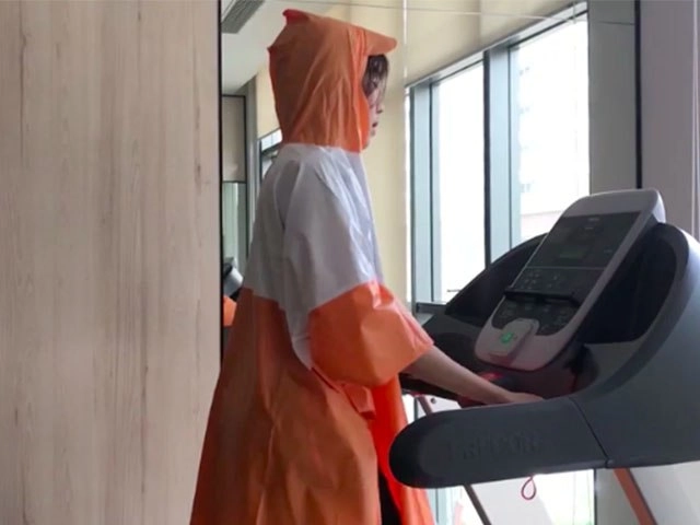 Sao viet tap gym het minh vẫn mang trang bi ngop tho giam can nhanh nhung de bi kiet suc - 7