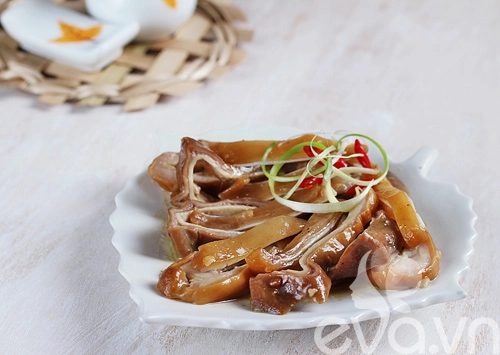 Tai và dạ dày heo om nước dừa - 6