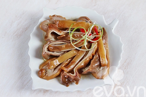 Tai và dạ dày heo om nước dừa - 7