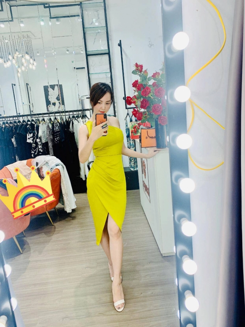 Á hậu thuỵ vân hiếm hoi diện đầm cắt khoét gợi cảm cđm không tiếc lời khen dáng siêu đẹp - 1