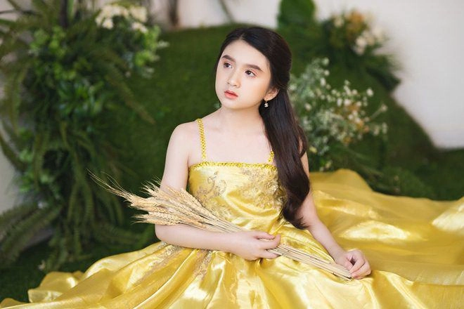 Bé gái nổi khắp đà lạt vì giống hương giang 9 tuổi bắt xe đêm lên sg học người mẫu - 7