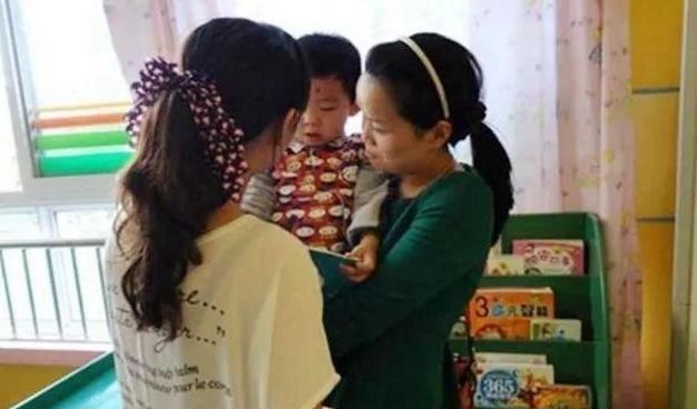 Bố mẹ đi đón nói nhỏ 3 điều với cô giáo con ở lớp sẽ được quan tâm nhiều hơn - 4