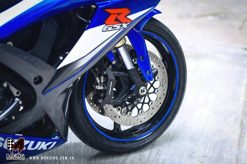 Cá heo xanh mỏ đỏ gsx r-1000 bóng bẩy dưới gầm garage - 1