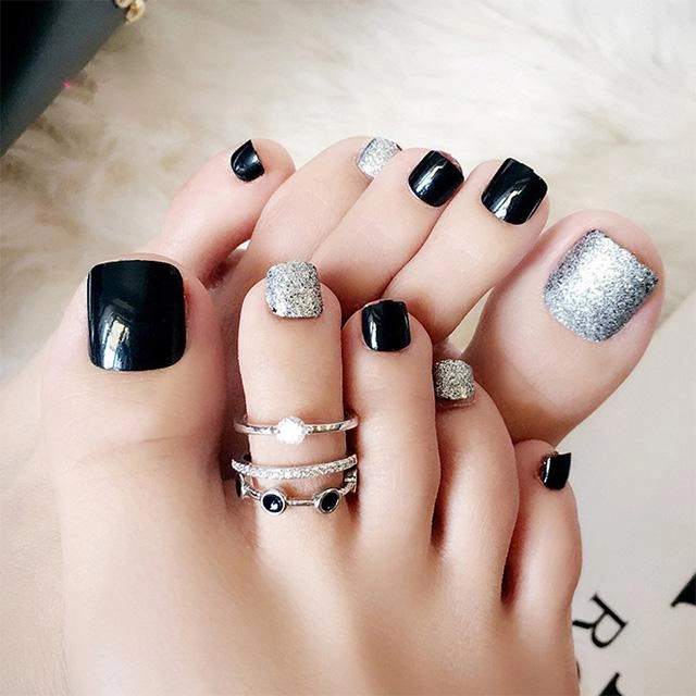 Các mẫu vẽ móng chân đẹp dễ thương đơn giản khiến nàng mê mẩn - 17