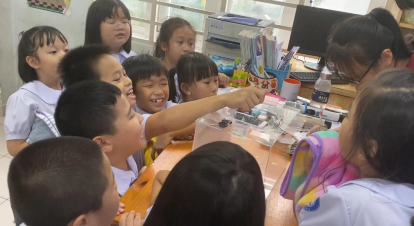 Cậu bé tiểu học gây choáng khi quyên góp được 102 triệu cứu trợ miền trung thân thế không vừa - 3