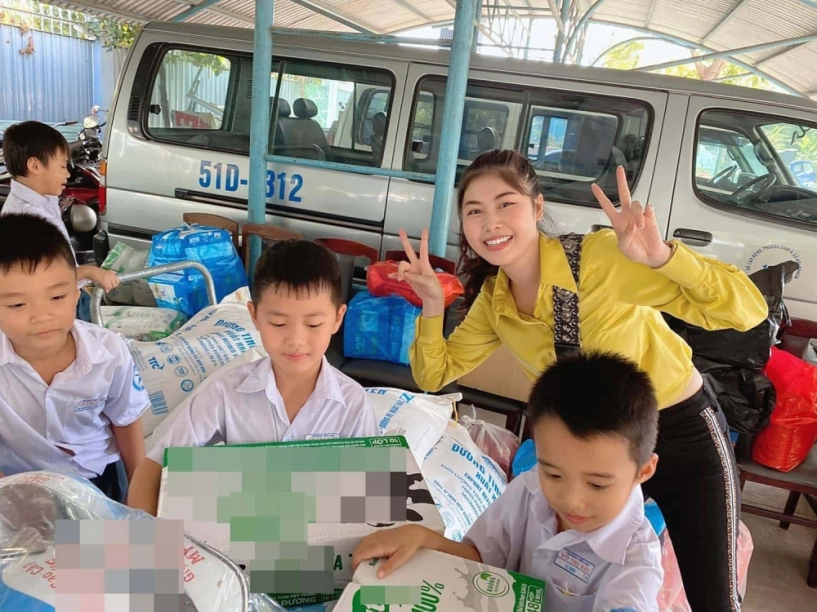 Cậu bé tiểu học gây choáng khi quyên góp được 102 triệu cứu trợ miền trung thân thế không vừa - 10