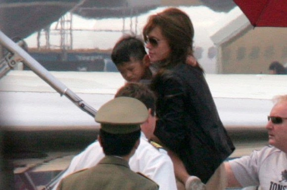 Cậu bé việt mồ côi được angelina jolie nhận nuôi giờ lái xe tiền tỷ ở mỹ sau 13 năm - 6