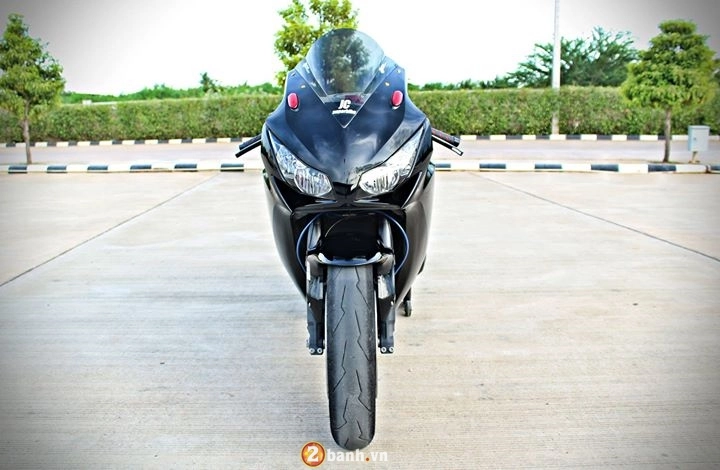 Cbr 1000rr chú bò đen đầy uy lực và dũng mãnh - 2