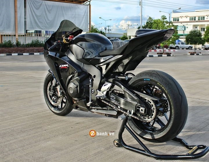 Cbr 1000rr chú bò đen đầy uy lực và dũng mãnh - 12