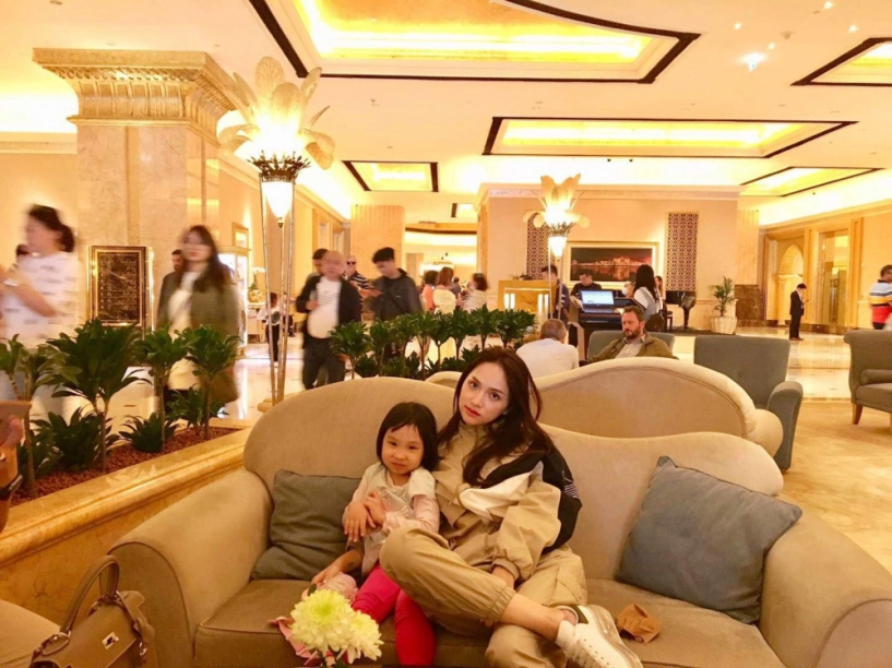 Chân dung người phụ nữ hương giang idol mượn thân phận để nổi tiếng sống lặng lẽ bên chồng con - 6