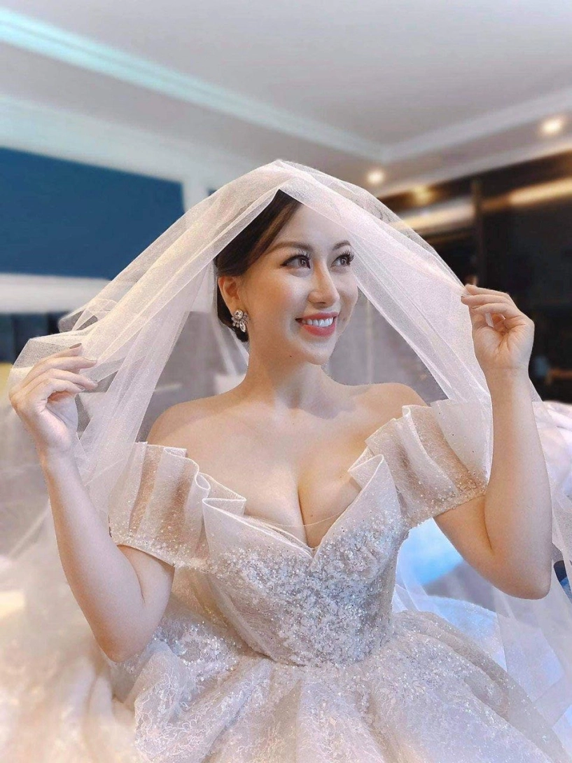 Chàng châu phi nghèo lấy tiểu thư hn giờ làm một đám cưới 2 cô dâu trên siêu du thuyền - 4