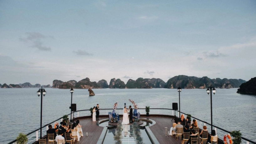 Chàng châu phi nghèo lấy tiểu thư hn giờ làm một đám cưới 2 cô dâu trên siêu du thuyền - 6