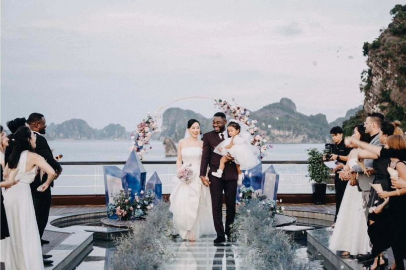 Chàng châu phi nghèo lấy tiểu thư hn giờ làm một đám cưới 2 cô dâu trên siêu du thuyền - 7