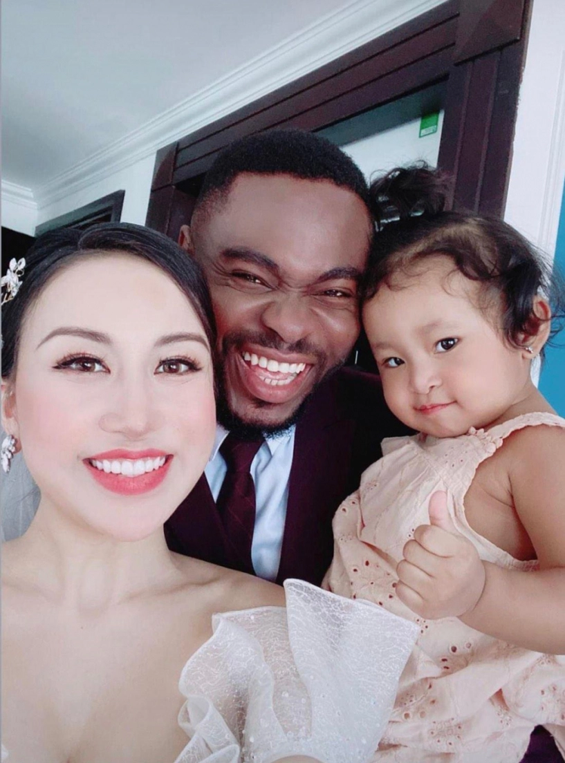 Chàng châu phi nghèo lấy tiểu thư hn giờ làm một đám cưới 2 cô dâu trên siêu du thuyền - 9