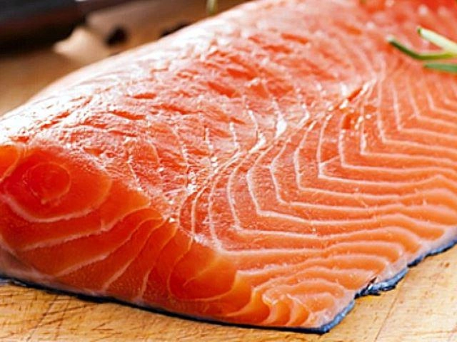 Chế biến cá hồi cho bé theo cách này bé ăn dặm ngon miệng không lo ngán - 1