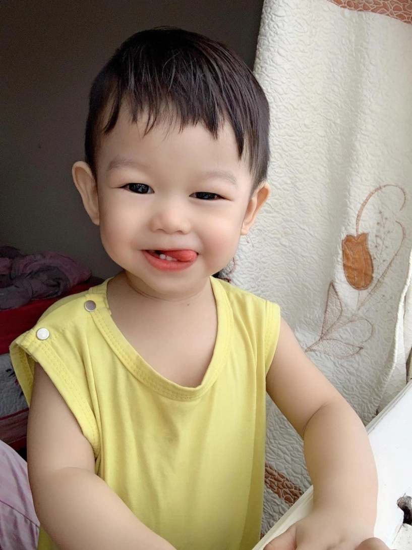 Chia tay mới biết trong bụng có đứa trẻ 9x dùng chân chăm con giờ 35000 người hâm mộ - 10