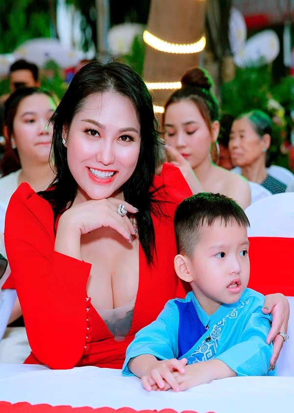 Chồng cũ lấy vợ mới phi thanh vân định đi kiện u40 một mình nuôi con thành giỏi nhất trường - 9