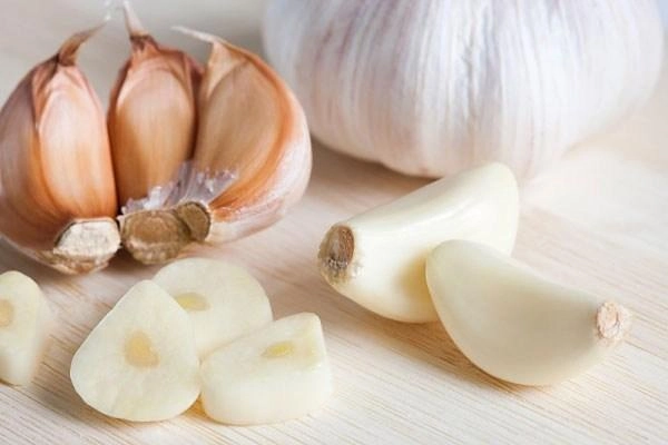 Có 4 cách trị mụn bọc bằng tỏi chà đến đâu mụn xẹp ngay đến đó - 2