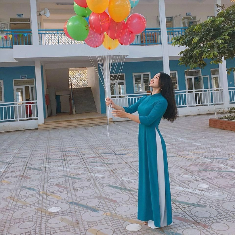 Cô giáo hot nhất ngày khai giảng vì xinh như hot girl hoá ra là mẹ đơn thân 5 năm - 2