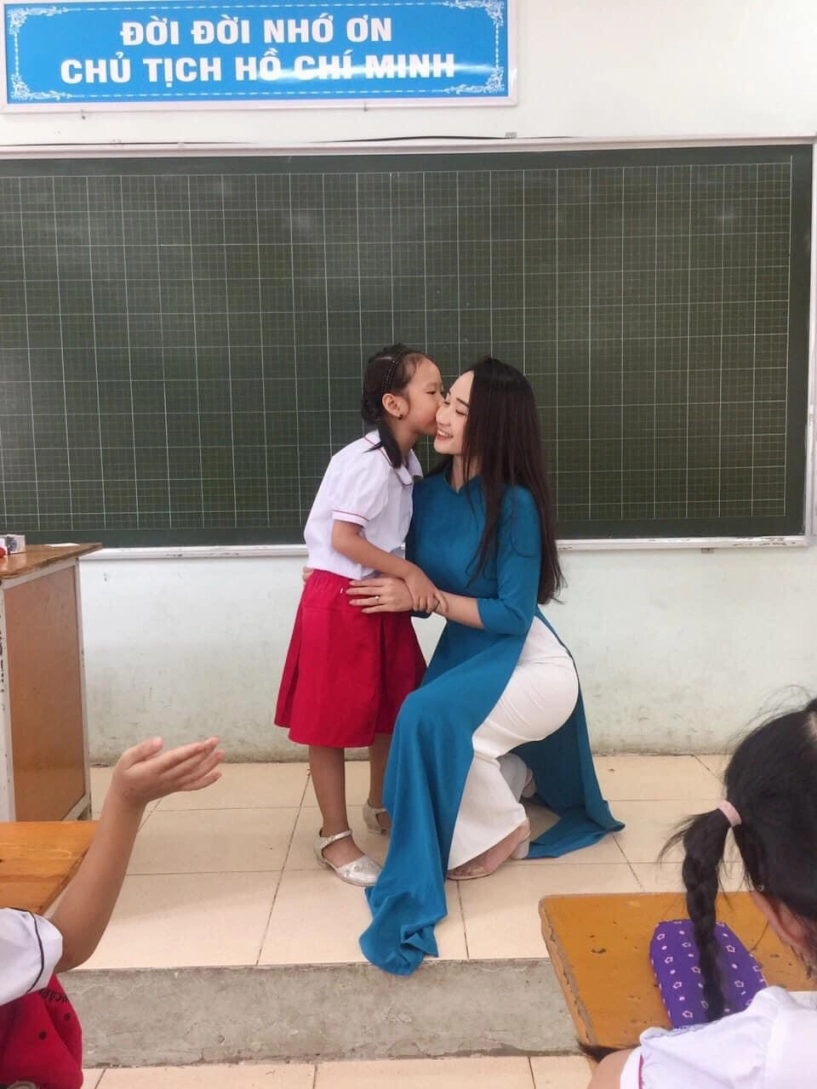 Cô giáo hot nhất ngày khai giảng vì xinh như hot girl hoá ra là mẹ đơn thân 5 năm - 3