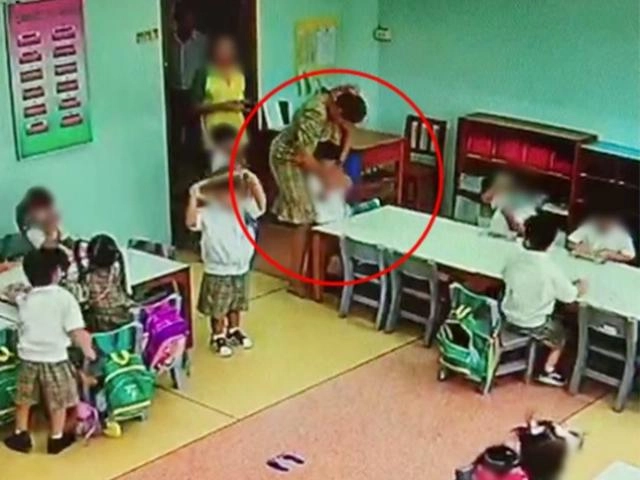 Cô giáo làm mâm cỗ liên hoan cho trẻ mẹ nhìn thấy ảnh tức tốc đến trường đòi kiện - 1