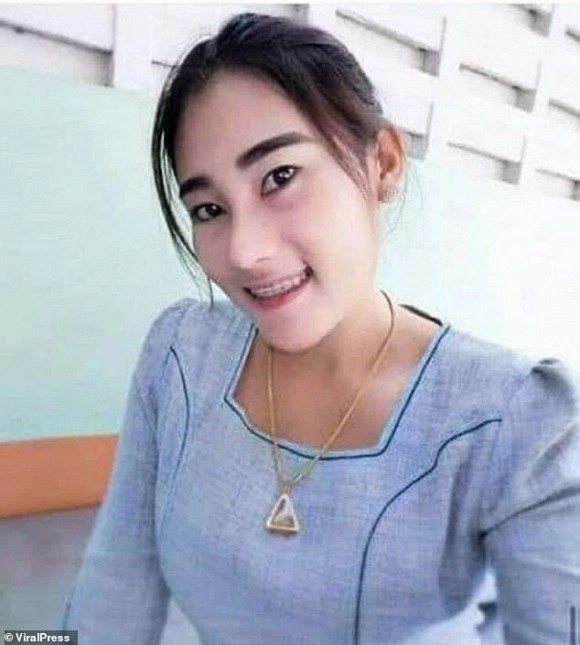 Cô giáo xinh đẹp bỗng nhiên bị nữ phụ huỵnh đến trường đánh biết lý do dân tình tranh cãi - 1