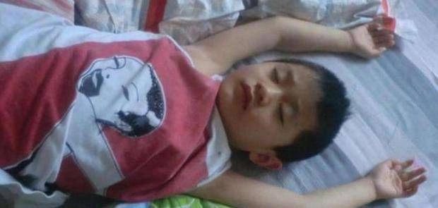 Có giúp việc mới con trai luôn đòi đi ngủ xem camera mẹ đưa ngay cho cô gái 17 triệu - 2