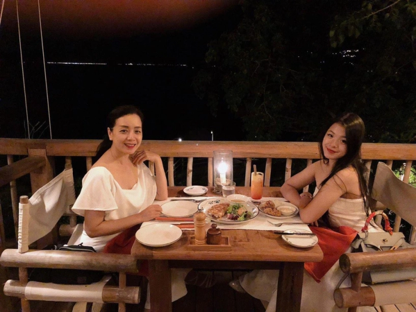Con gái chiều xuân chung sân khấu phương mỹ chi giờ quyến rũ lộ ảnh khóa môi ở tuổi 16 - 12