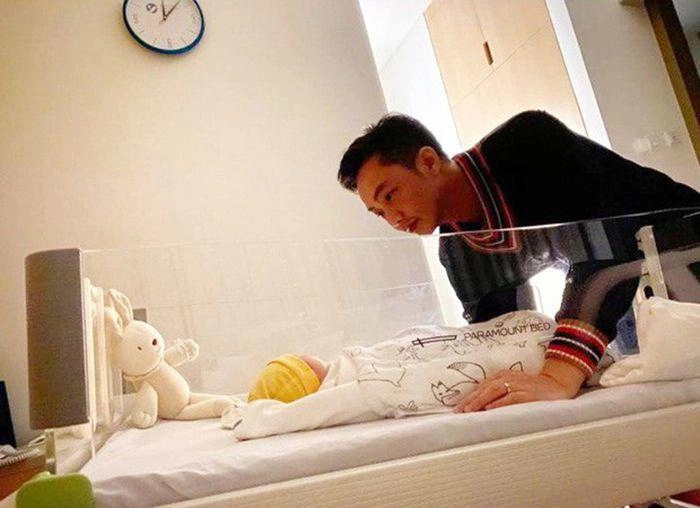Con nửa đêm chưa chịu ngủ đại gia cường đô la khuya cũng phải đẩy xe trong nhà triệu đô - 6