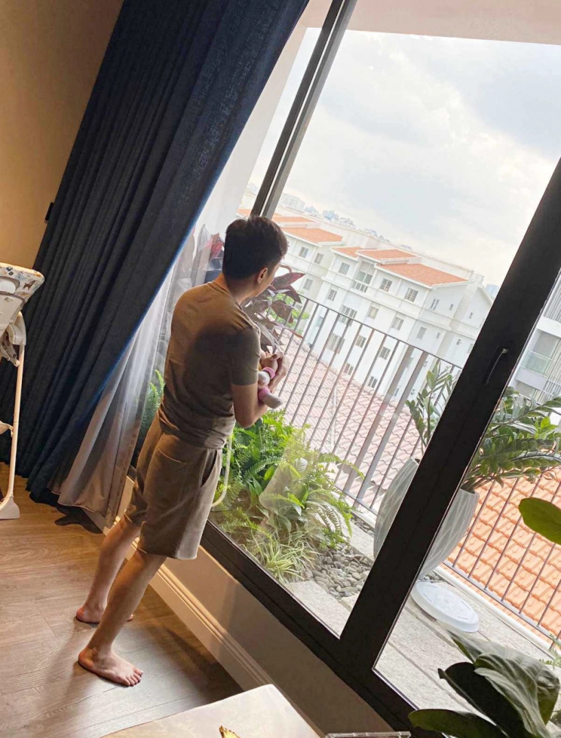 Con nửa đêm chưa chịu ngủ đại gia cường đô la khuya cũng phải đẩy xe trong nhà triệu đô - 7