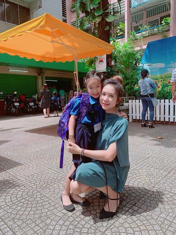 Đưa con đi khai giảng dân tình để ý nhiều sao việt đại gia cho con học trường bình dân - 7