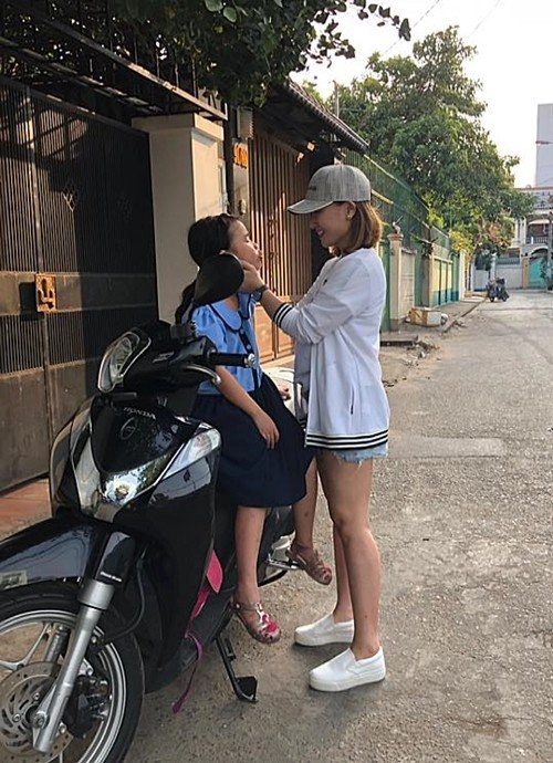 Đưa con đi khai giảng dân tình để ý nhiều sao việt đại gia cho con học trường bình dân - 11