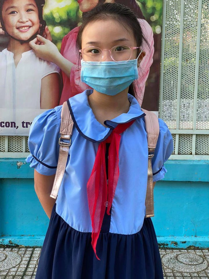 Đưa con đi khai giảng dân tình để ý nhiều sao việt đại gia cho con học trường bình dân - 12