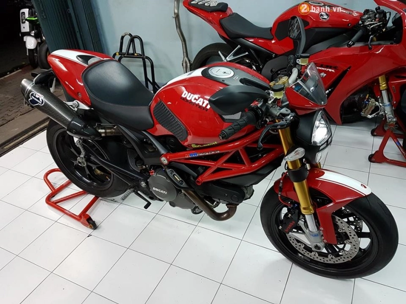 Ducati monter 796 quái thú đường phố bên loạt đồ chơi hàng hiệu - 2