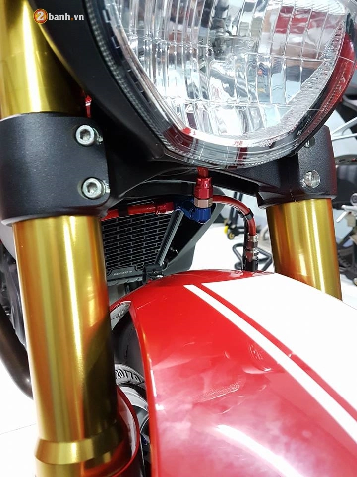Ducati monter 796 quái thú đường phố bên loạt đồ chơi hàng hiệu - 3