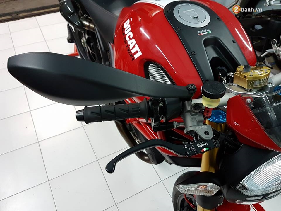 Ducati monter 796 quái thú đường phố bên loạt đồ chơi hàng hiệu - 5