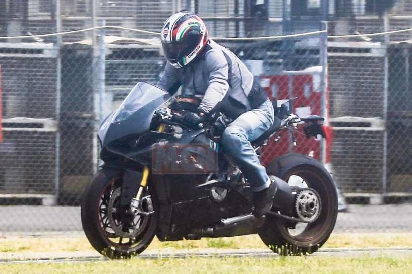 Ducati v4 superbike lộ diện trước ngày ra mắt - 4