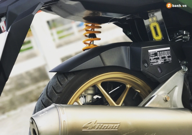 Honda click 125i độ chất với đồ chơi hàng hiệu của biker đồng nai - 6