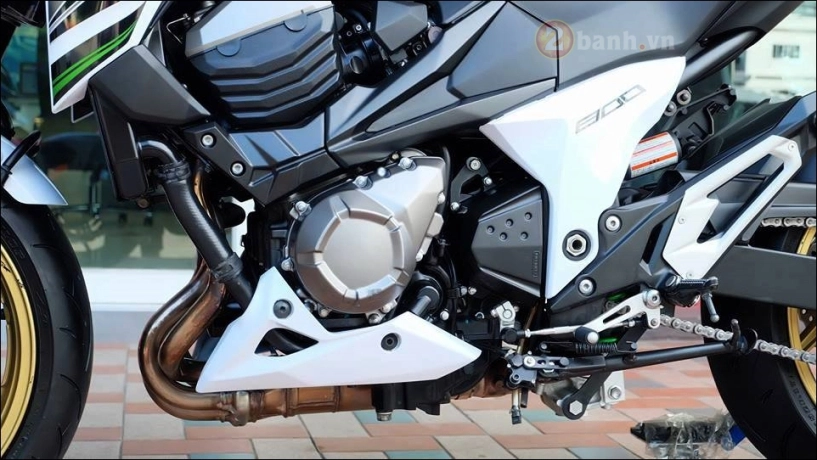 Kawasaki z800 độ cực chất cùng tông màu trắng tinh khôi - 13