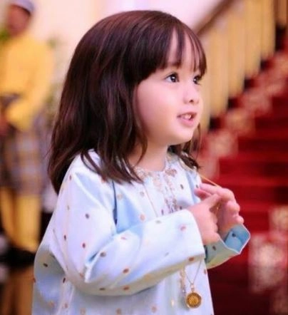 Kém bố 55 tuổi bé gái này sinh ra đã có hàng trăm tỷ càng lớn càng xinh đẹp - 5