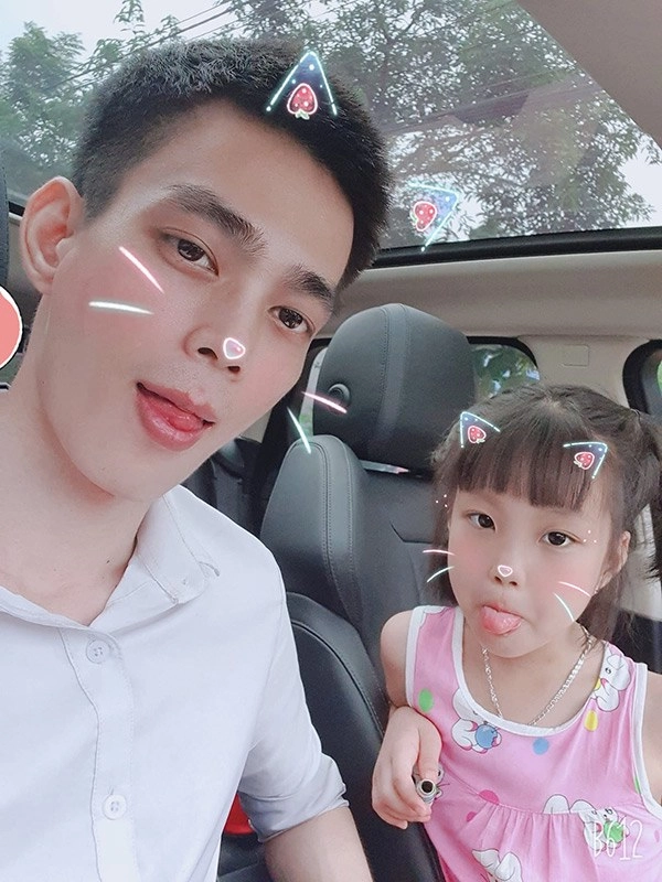Ly hôn một mình nuôi con anh xe lăn đơn thân được hotgirl bế lên ôtô 3 tỷ mỗi ngày - 1