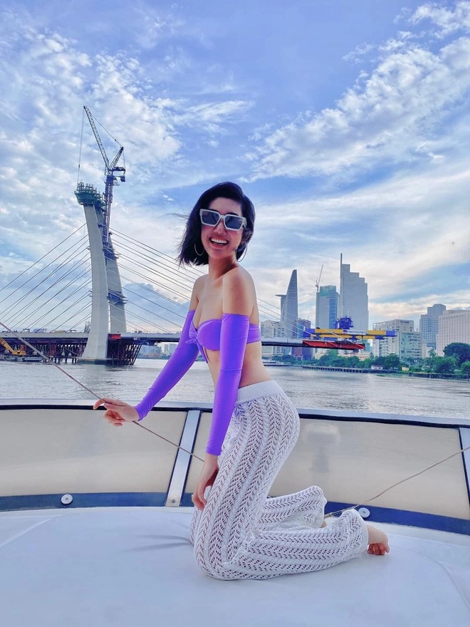 Mặc bikini trên du thuyền ngọc trinh quyến rũ các mỹ nhân khác cũng không phải dạng vừa - 17