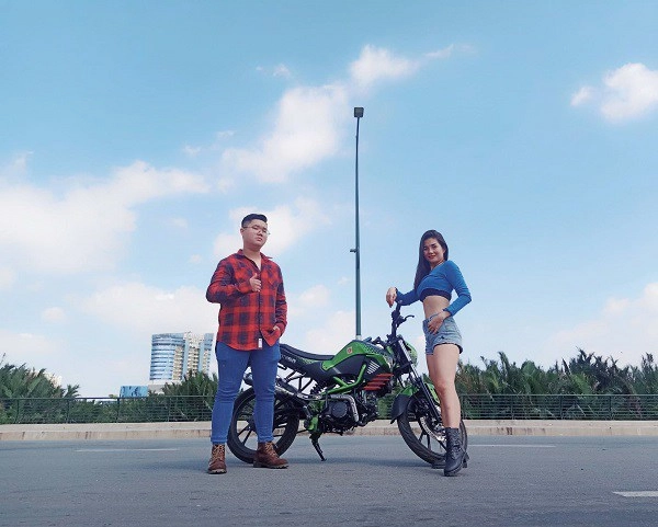 Mẹ đơn thân u40 trẻ mơn mởn đi bên cạnh con trai nhiều người hỏi chị lái máy bay à - 4
