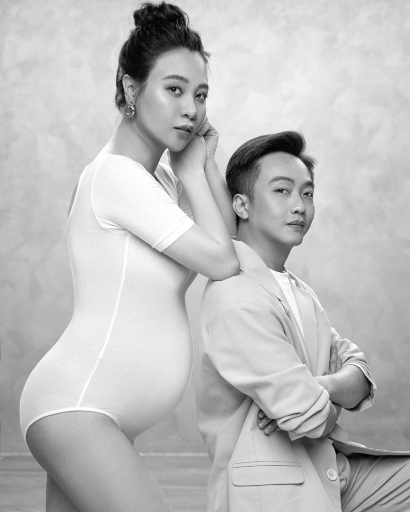Muôn vàn cách khoe dáng kỉ niệm bầu bì của sao việt người chụp trong cát người bơi dưới nước - 7