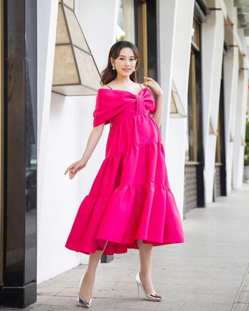Muôn vàn cách khoe dáng kỉ niệm bầu bì của sao việt người chụp trong cát người bơi dưới nước - 9