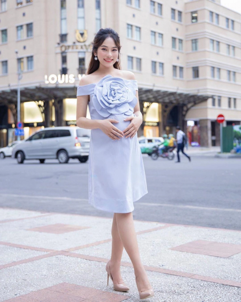 Muôn vàn cách khoe dáng kỉ niệm bầu bì của sao việt người chụp trong cát người bơi dưới nước - 12