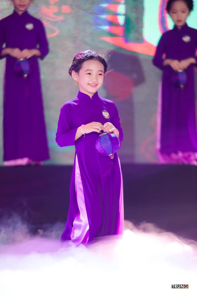 mỹ nhân nhí của lý hải là miss áo dài đọ sắc cả dàn sao trong showbiz việt - 2