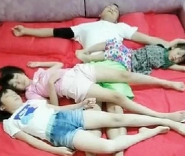 Nhìn cảnh con gái ngủ cùng bố bà mẹ choáng váng quyết tâm cho ngủ riêng - 2