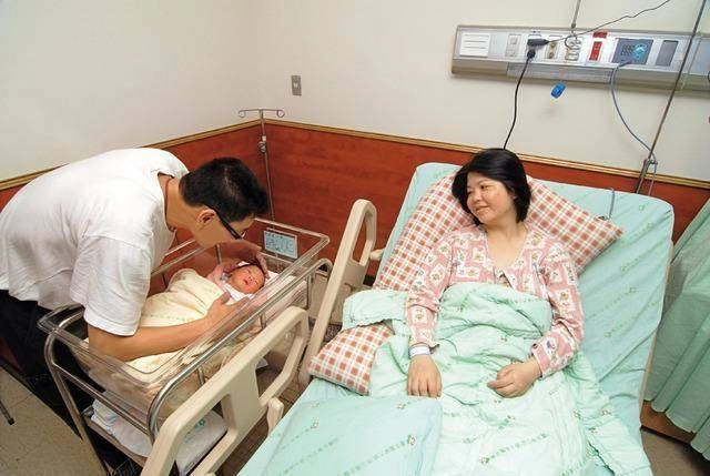 Nhìn cháu vừa sinh mẹ chồng nói luôn không phải cháu tôi biết lý do cả nhà vỗ tay - 3