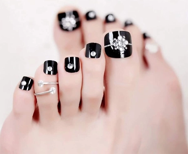 Những mẫu nail chân đẹp đơn giản nhẹ nhàng dẫn đầu xu hướng hiện nay - 1